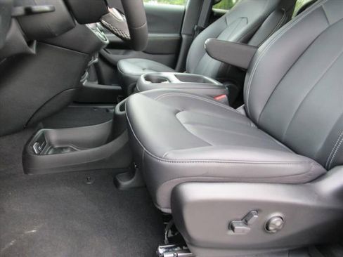 New 2026 Chrysler Voyager LX image 15