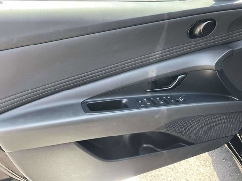 Used 2025 Hyundai Elantra Sport FWD image 13