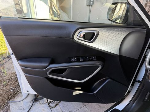 Used 2025 Kia Soul LX w/ LX Technology Package image 20