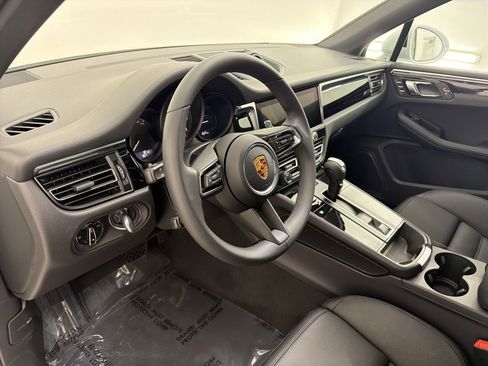 New 2026 Porsche Macan AWD/4WD image 4