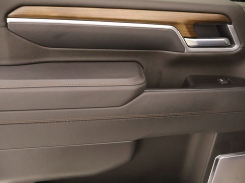 Used 2025 Chevrolet Silverado 2500 High Country w/ High Country Premium Package AWD/4WD image 17