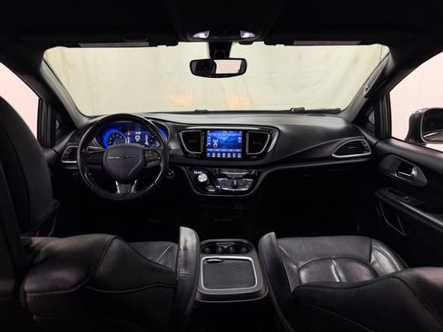 Used 2019 Chrysler Pacifica Touring-L Plus w/ S Appearance Package FWD image 24