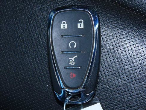 Used 2021 Chevrolet Traverse Premier image 36