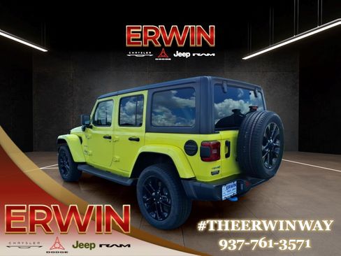 Used 2023 Jeep Wrangler Unlimited Sahara w/ Cold Weather Group AWD/4WD image 5