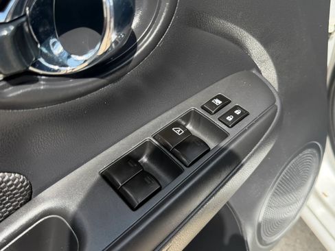 Used 2018 Nissan Versa SV FWD image 13