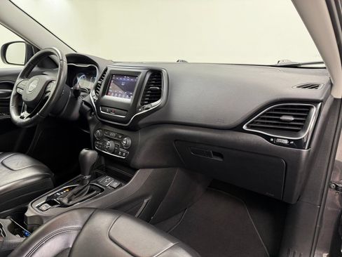 Used 2020 Jeep Cherokee Latitude Plus FWD image 25