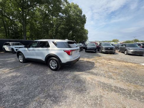 Used 2026 Ford Explorer Active AWD/4WD image 9