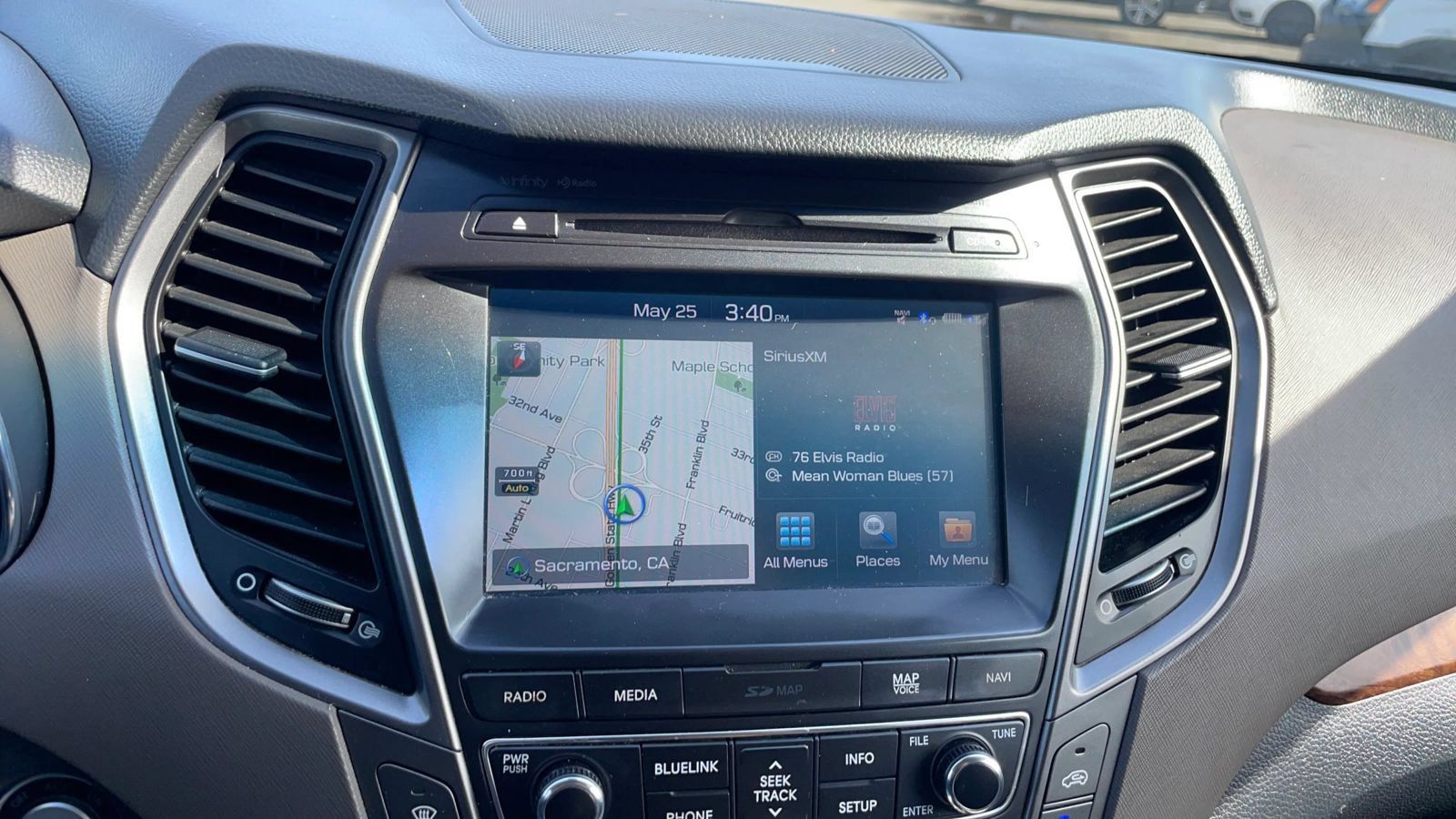 Used 2018 Hyundai Santa Fe FWD image 11