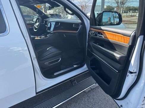 Used 2024 Jeep Grand Wagoneer L Series III image 15