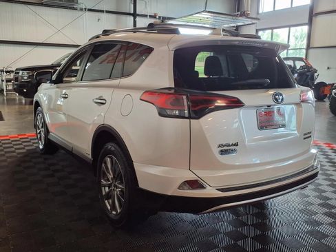Used 2018 Toyota RAV4 Limited AWD/4WD image 5