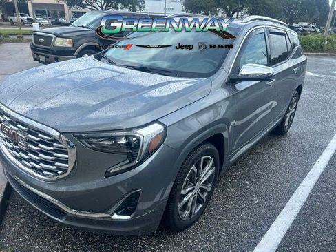 Used 2020 GMC Terrain Denali w/ Denali Premium Package FWD image 12