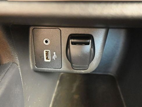 Used 2020 Nissan Versa SR FWD image 33