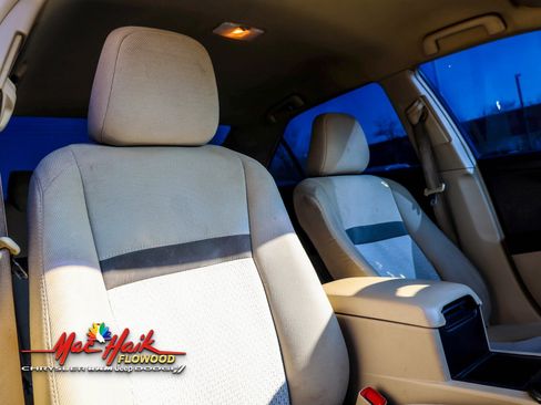 Used 2012 Toyota Camry L image 7