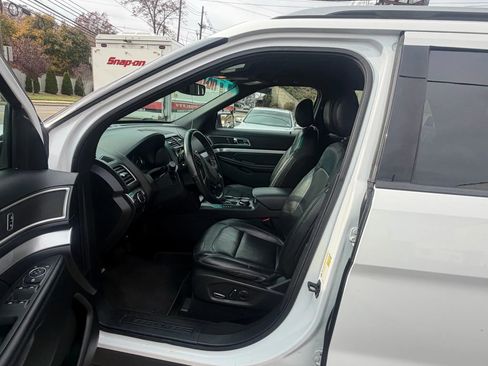 Used 2017 Ford Explorer XLT w/ Equipment Group 202A image 10