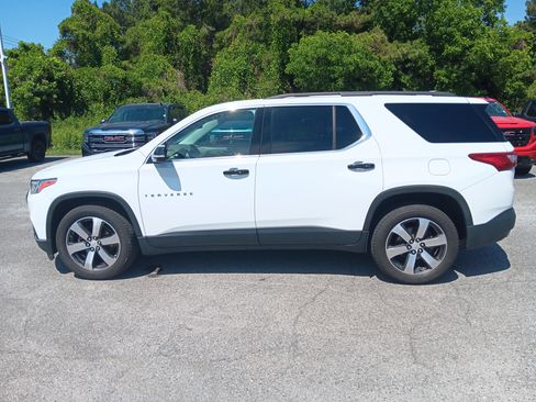 Used 2020 Chevrolet Traverse LT w/ LT Premium Package FWD image 3
