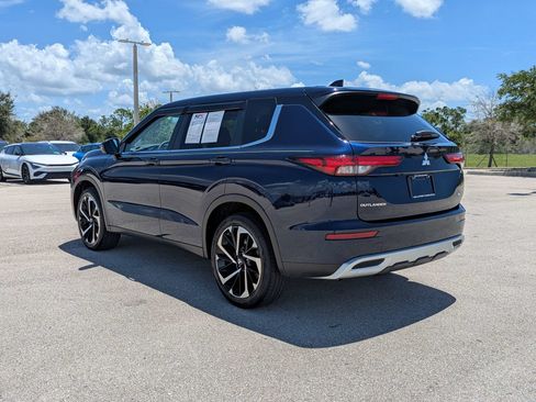 Used 2024 Mitsubishi Outlander SE Black Edition FWD image 6