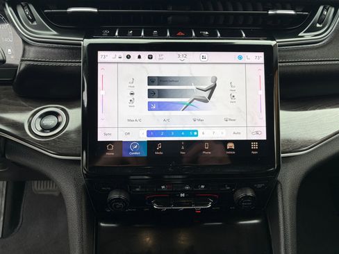 Used 2023 Jeep Grand Cherokee Limited w/ Luxury Tech Group II image 20