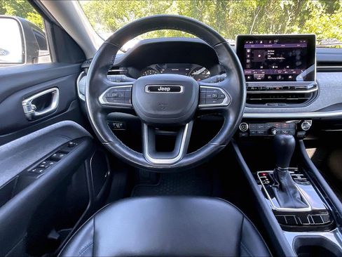 Used 2022 Jeep Compass Latitude w/ Sun and Sound Group FWD image 5