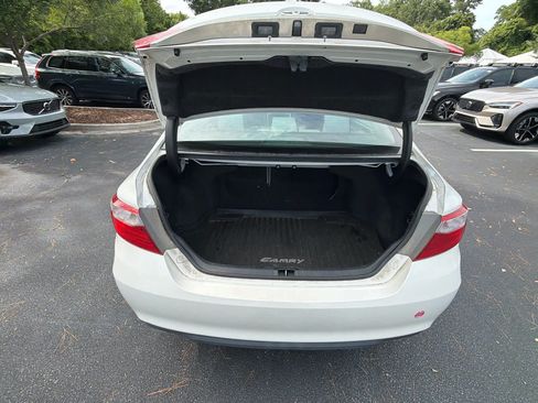Used 2015 Toyota Camry SE w/ Moonroof Package FWD image 22