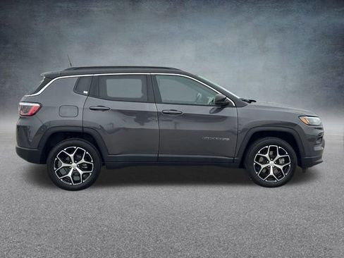 Used 2024 Jeep Compass Limited image 2