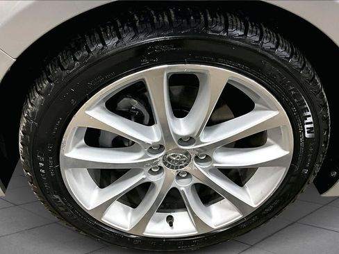 Used 2013 Toyota Avalon Limited image 10