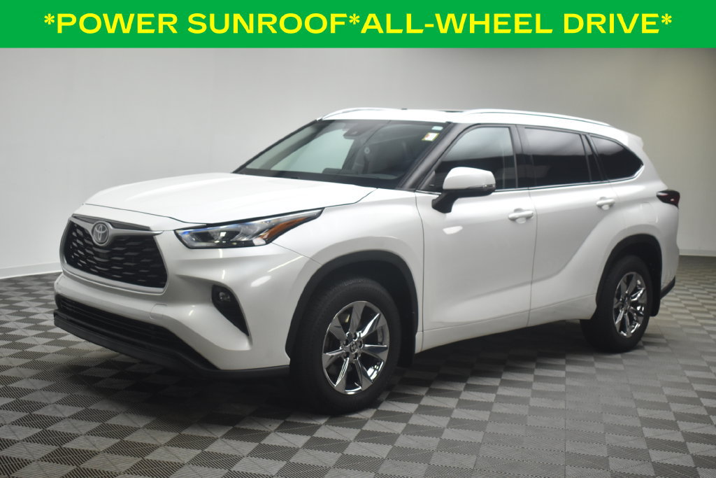 Used 2020 Toyota Highlander XLE AWD/4WD image 2