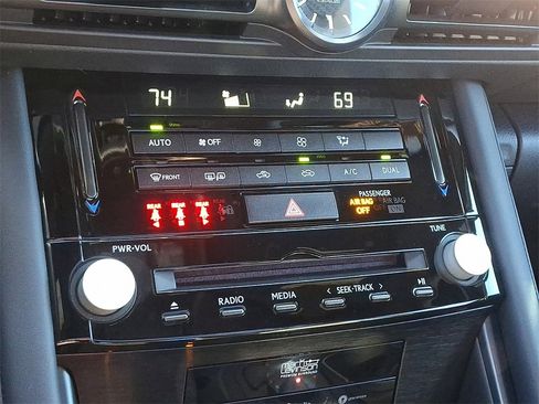 Used 2023 Lexus IS 500 image 17