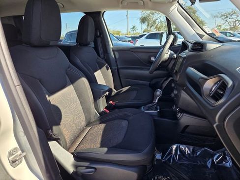 Used 2023 Jeep Renegade Latitude image 19