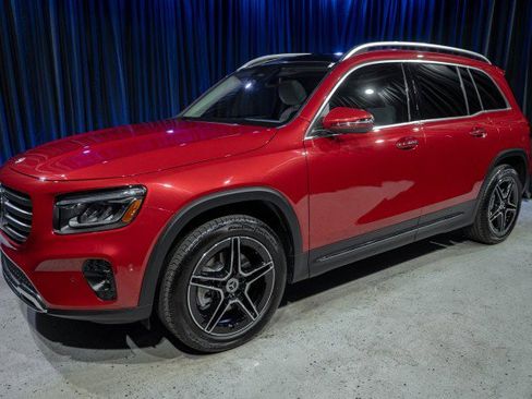 New 2026 Mercedes-Benz GLB 250 4MATIC image 1