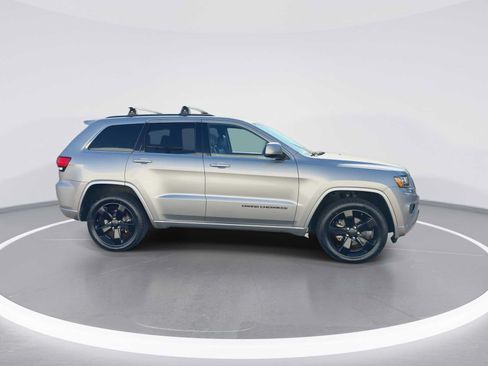 Used 2015 Jeep Grand Cherokee Altitude AWD/4WD image 9