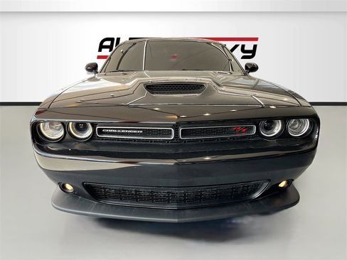 Used 2022 Dodge Challenger R/T image 2