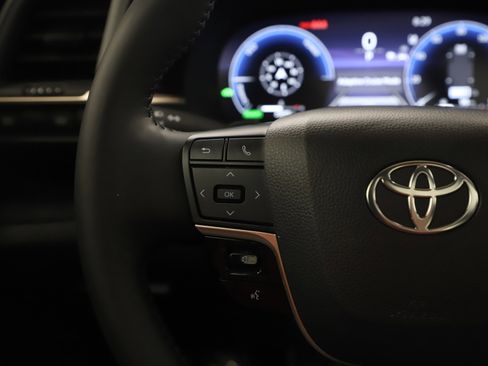 Used 2023 Toyota Crown Platinum image 24