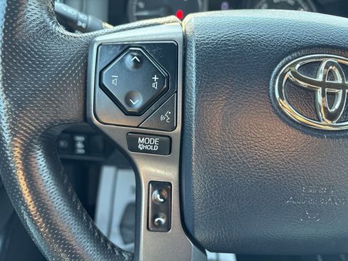 Used 2020 Toyota Tacoma TRD Off-Road image 18