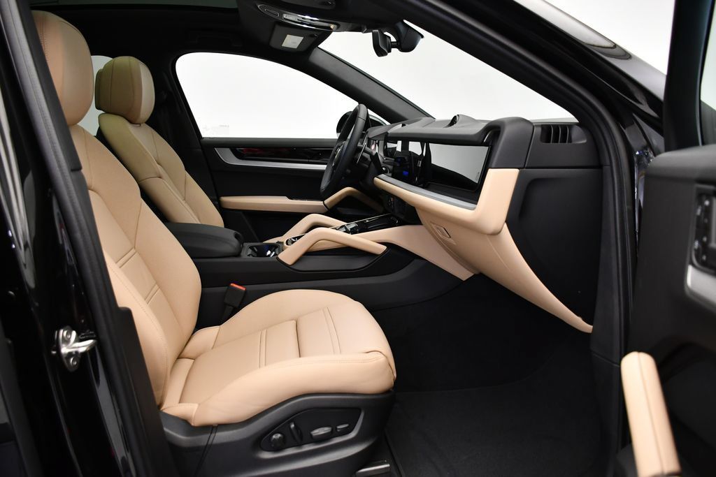 Certified 2025 Porsche Cayenne E-Hybrid Coupe AWD/4WD image 52