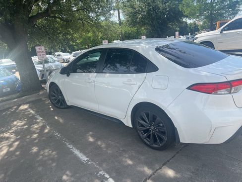 Used 2023 Toyota Corolla SE FWD image 2