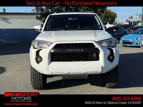 Used 2018 Toyota 4Runner SR5 AWD/4WD image 2