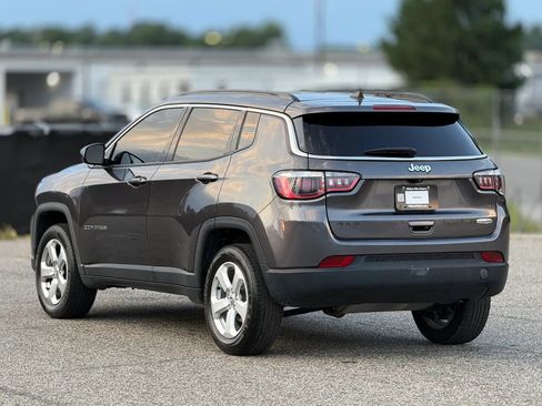 Used 2019 Jeep Compass Latitude w/ Cold Weather Group AWD/4WD image 10