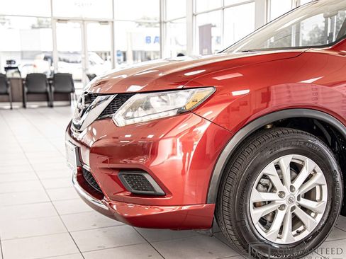 Used 2016 Nissan Rogue SV w/ SV Premium Package AWD/4WD image 5