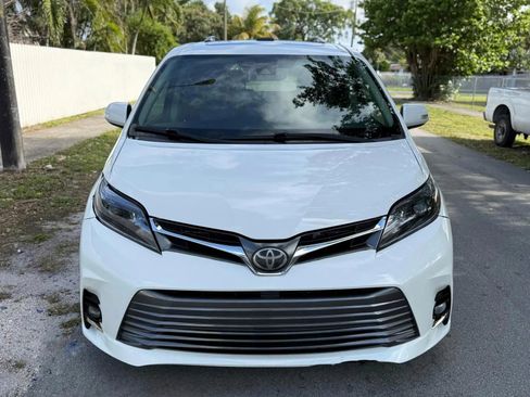 Used 2018 Toyota Sienna Limited FWD image 4