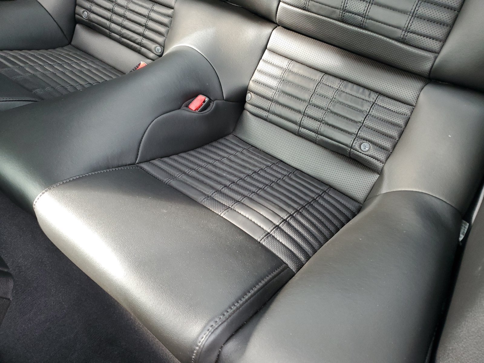 Used 2010 Ford Mustang Shelby GT500 RWD image 13
