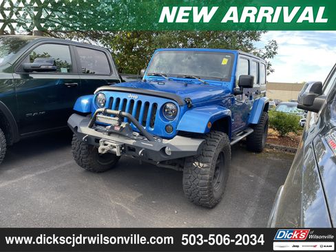 Used 2014 Jeep Wrangler Unlimited Sahara w/ Connectivity Group AWD/4WD image 1