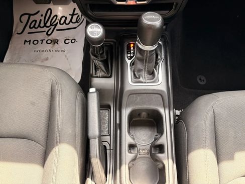 Used 2023 Jeep Gladiator Overland AWD/4WD image 22