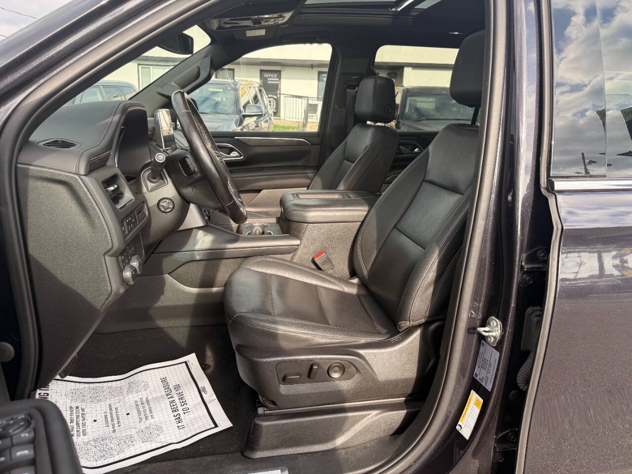 Used 2023 Chevrolet Suburban LT w/ Luxury Package AWD/4WD image 13