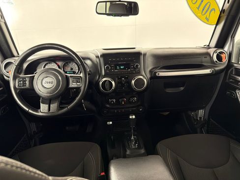 Used 2018 Jeep Wrangler Unlimited Sahara w/ Connectivity Group AWD/4WD image 24