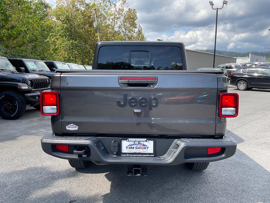 Used 2022 Jeep Gladiator Sport AWD/4WD image 5