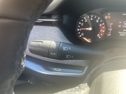 Used 2025 Jeep Compass Latitude AWD/4WD image 21
