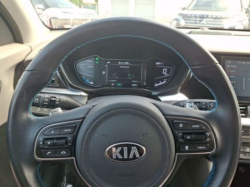 Used 2021 Kia Niro EX FWD image 18