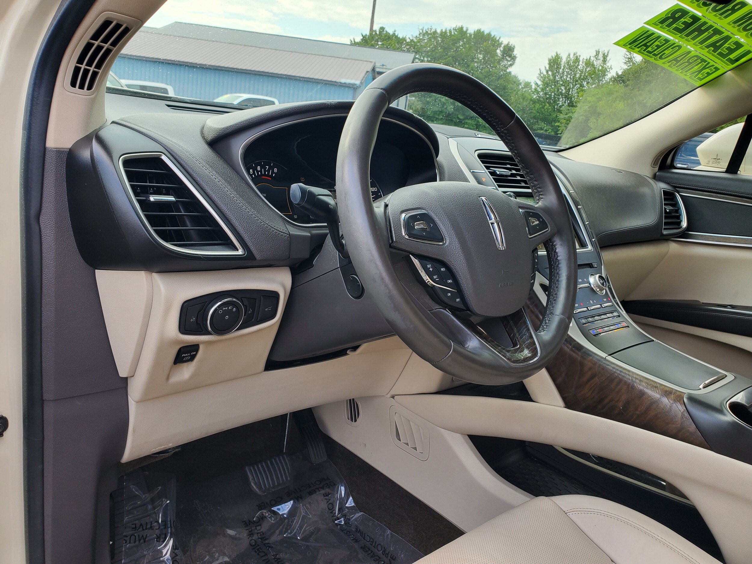 Used 2016 Lincoln MKX Reserve w/ Technology Package FWD image 14