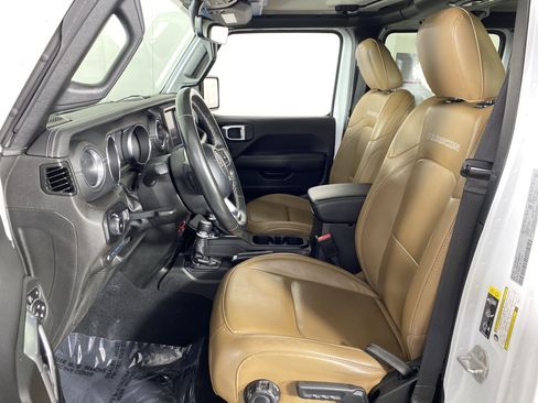 Used 2023 Jeep Wrangler Unlimited Rubicon 4xe w/ Cold Weather Group AWD/4WD image 17