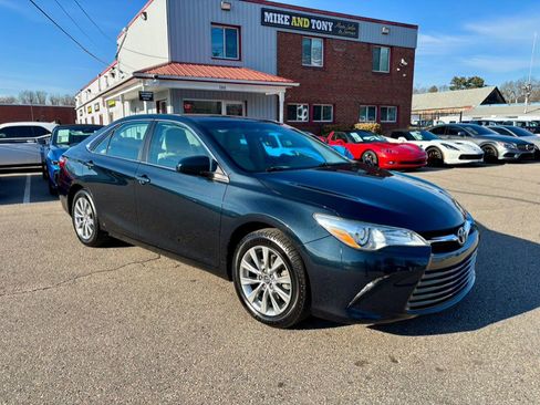Used 2015 Toyota Camry XLE image 3
